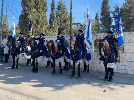 شرطةالقدس ترافق مواكب المصلين المسيحيين من البلدة القديمة وحتى كنيسة المهد في بيت لحم
